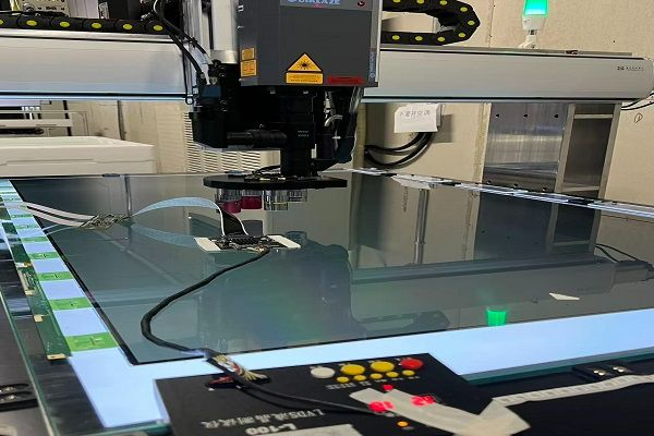 LCD激光镭射修复机的广泛应用和激光的工作原理